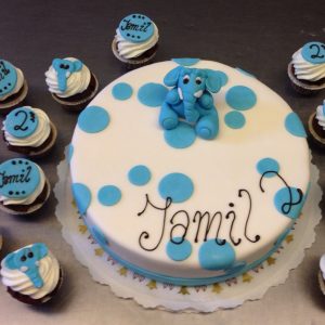 Torte mit blauen Elefanten für Kinder